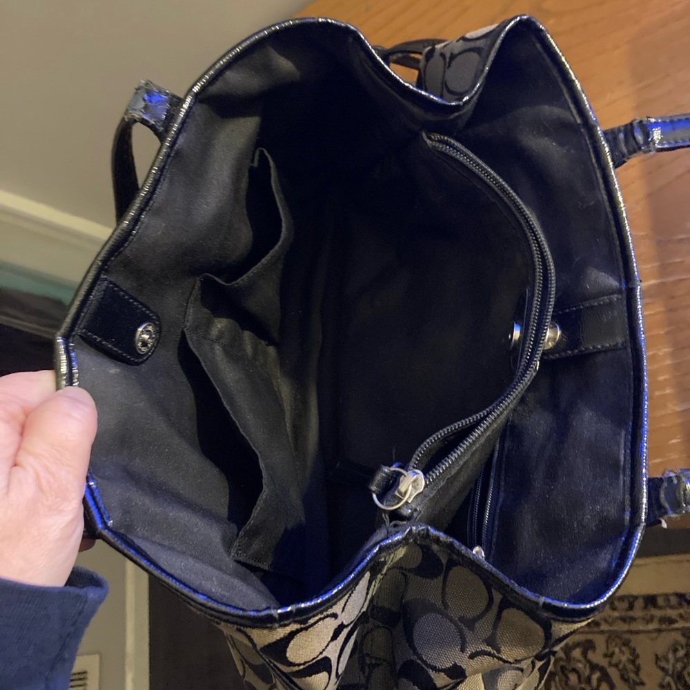 Coach Signature Canvas Tote pocketbook - Picture 11 of 15